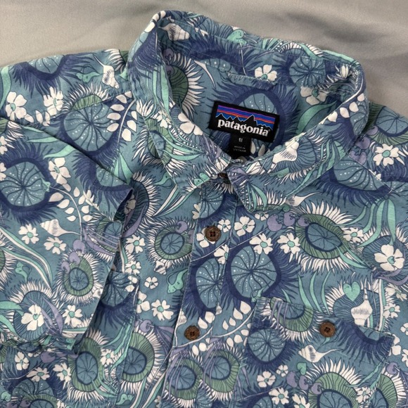 Patagonia Hawaiian Short Sleeve Shirt Pataloha Button Up Blue Floral AOP Men's M